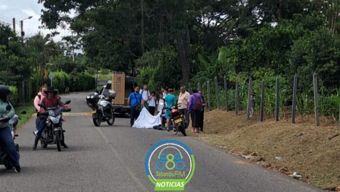 ACCIDENTE DE TRÁNSITO CERCA DE LA ESCUELA DE LA VEREDA CLAROS DEJA UN HERIDO