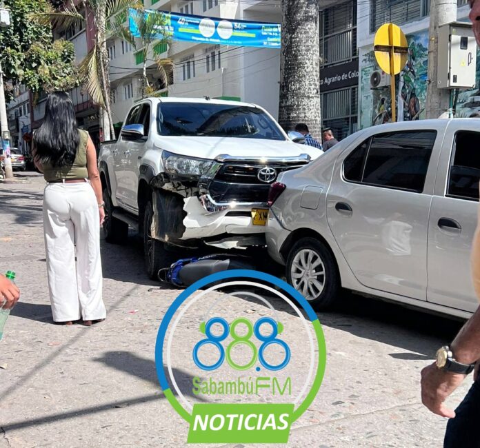 ACCIDENTE VIAL INVOLUCRA A TRES VEHÍCULOS EN EL CASCO URBANO DE GARZÓN 2